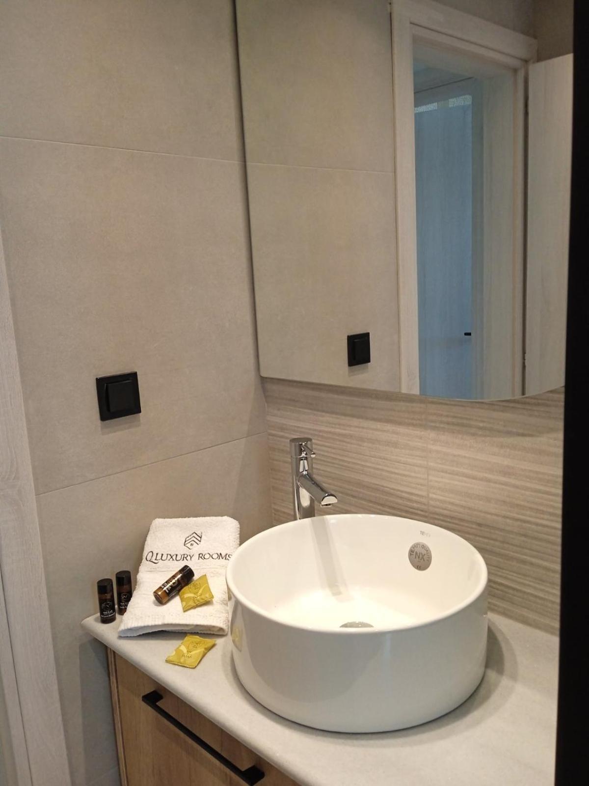 Q Luxury Rooms Paleros Palairos Quarto foto